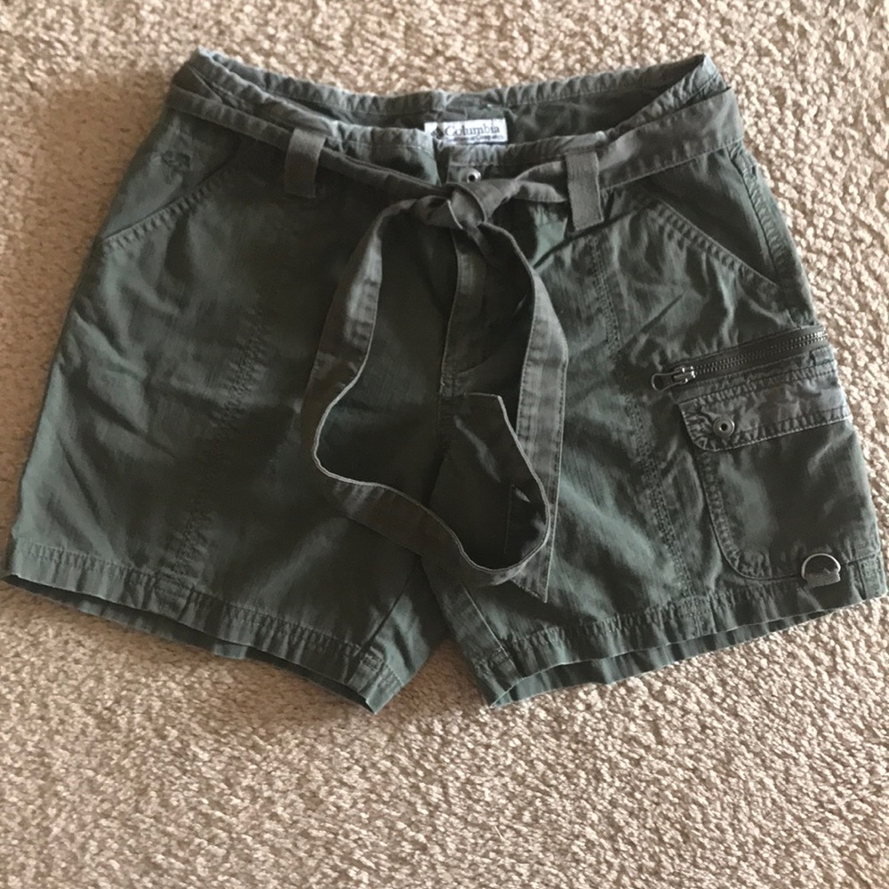 Army green Columbia cargo shorts